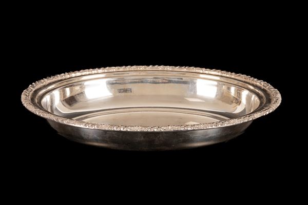 Vassoio ovale in Sheffield con bordo cesellato  - Auction Asta a Tempo: Argenti, Accendini e Penne - Gliubich Casa d'Aste