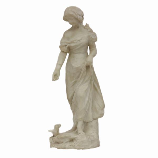 Scultura in marmo bianco raffigurante fanciulla