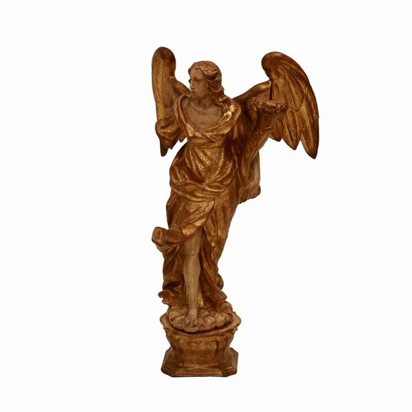 Angelo portacero. Scultura in legno intagliato e dorato