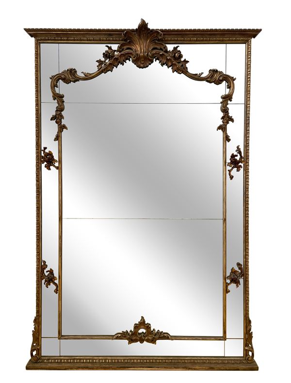 Grande specchiera in legno dorato e intagliato