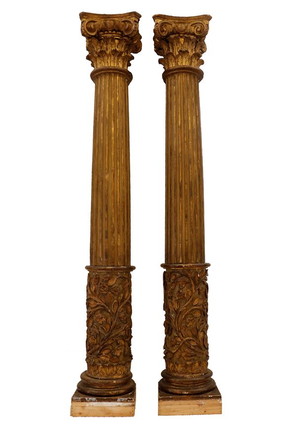 Monumentale coppia di colonne in legno dorato e laccato. Centro Italia, fine del XVI inizi del XVII secolo
