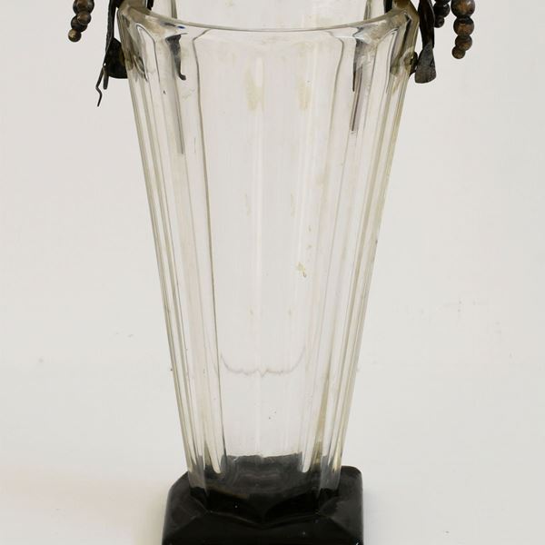 Vaso in cristallo con applicazioni in bronzo 