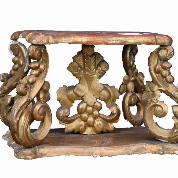 Base in legno intagliato e dorato
