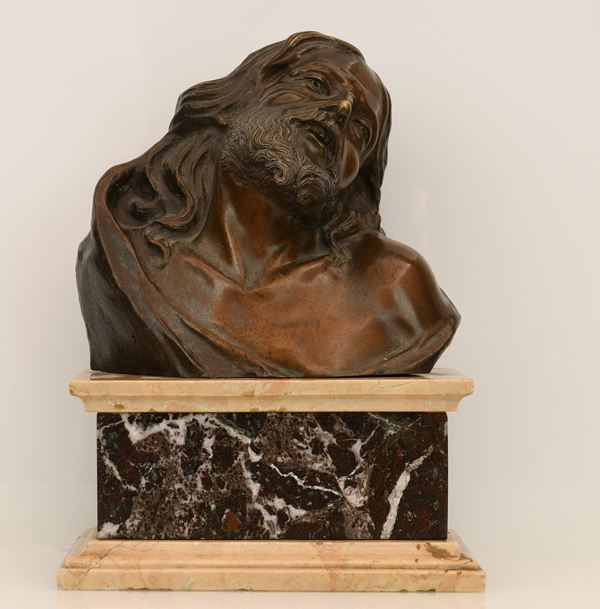 Scultura in bronzo con busto di Cristo sofferente