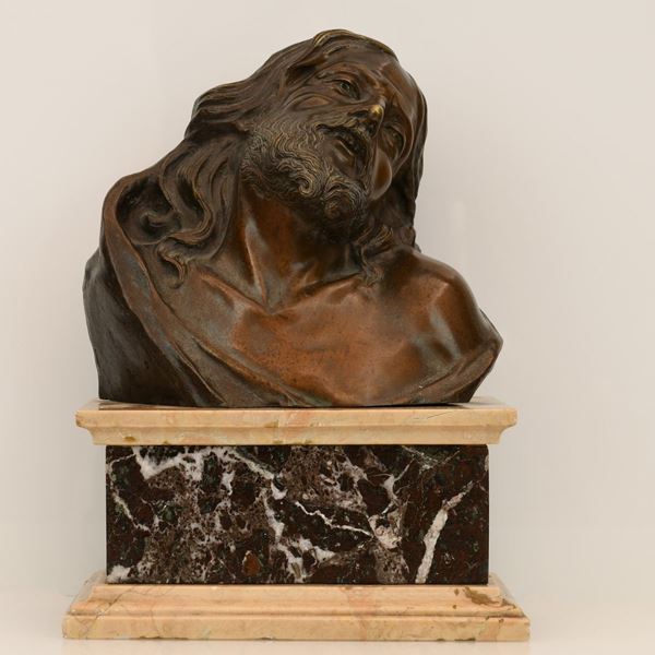 Scultura in bronzo con busto di Cristo sofferente