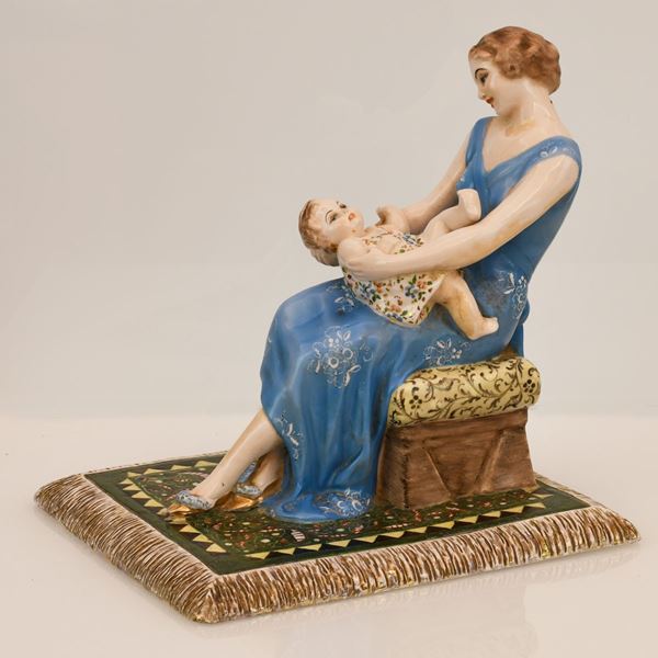 Scultura a firma Genci (ITALIE) raffigurante maternità.  (Anni '30.)  - Auction Asta 19: Oggetti d'arte, argenti e dipinti antichi - Gliubich Casa d'Aste