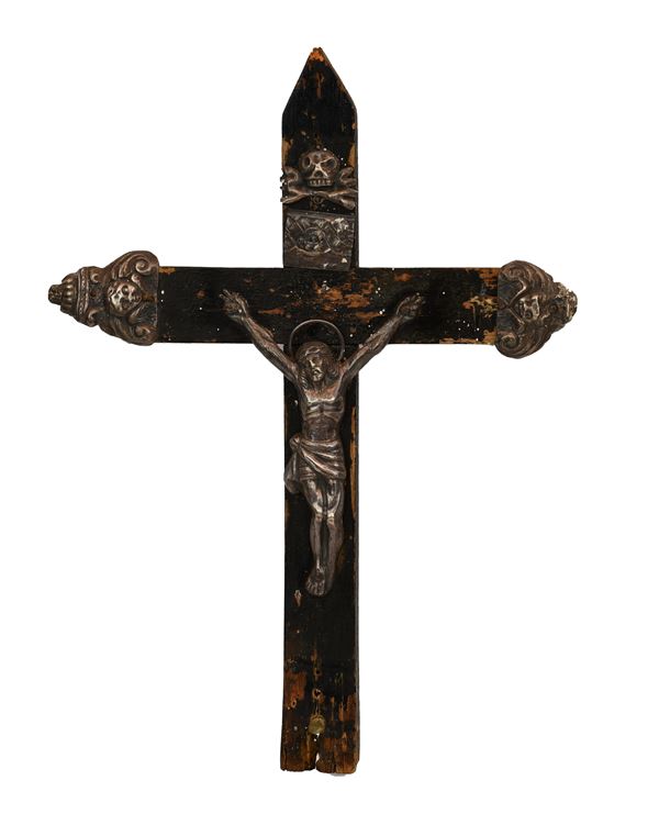 Crocifisso in legno ebanizzato con inserti in argento. Sicilia, inizi del XIX secolo