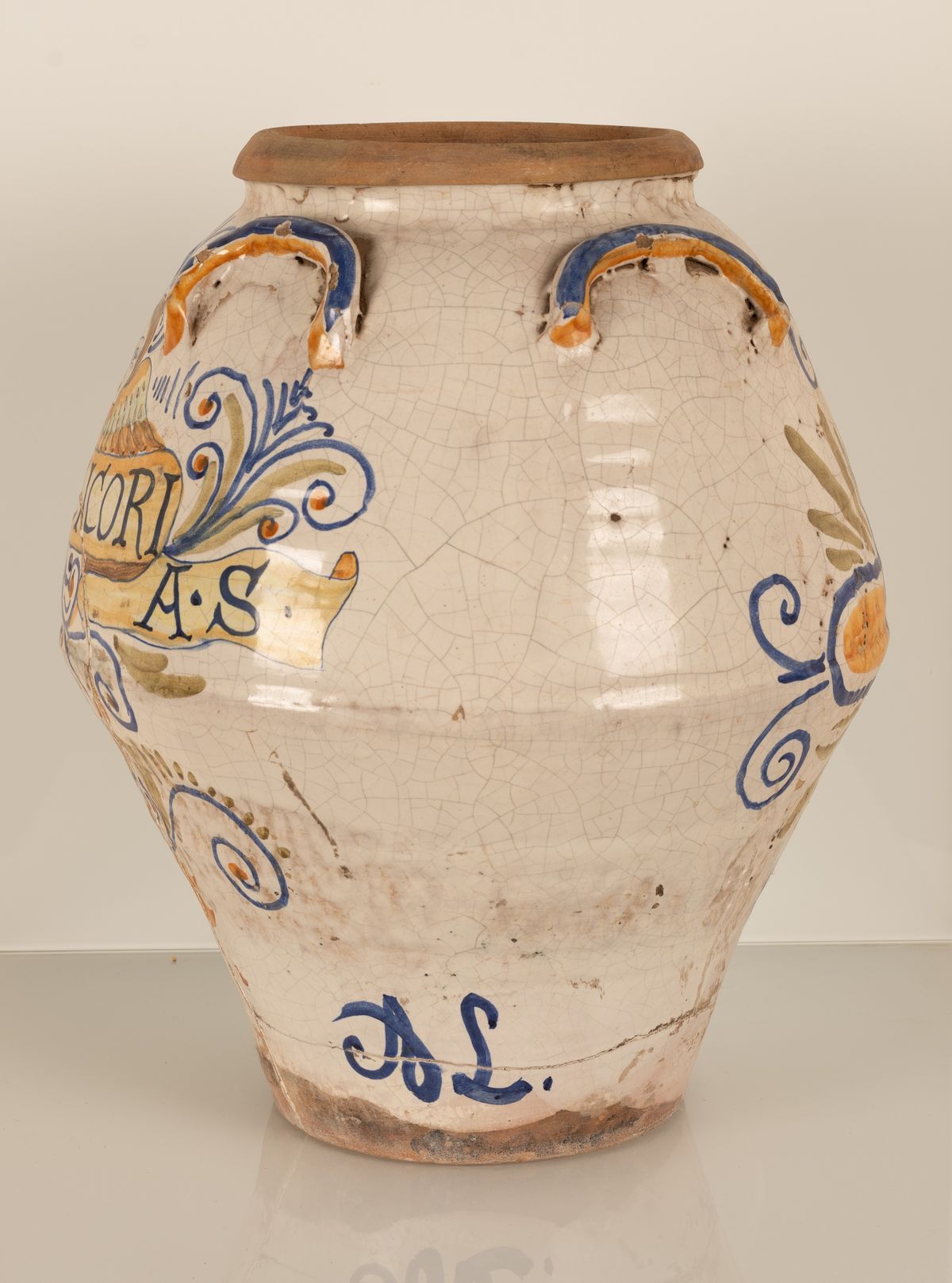 Grande vaso da farmacia con angelo "Su.C. Coria. S". Manifattura Castelli, fine del XIX secolo