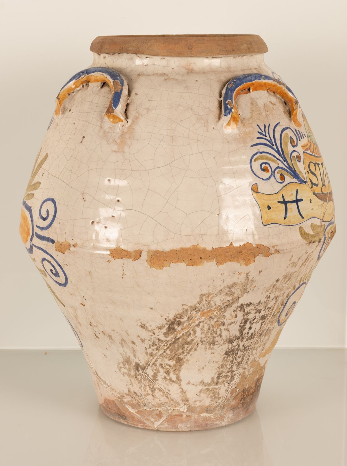 Grande vaso da farmacia con angelo "Su.C. Coria. S". Manifattura Castelli, fine del XIX secolo