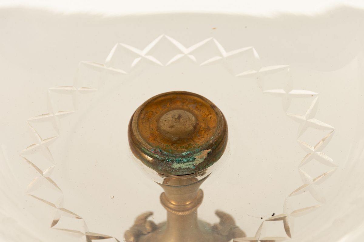 Coppia di Eleganti Alzatine in Vetro Lumeggiato Oro e Stuttura in Bronzo Dorato