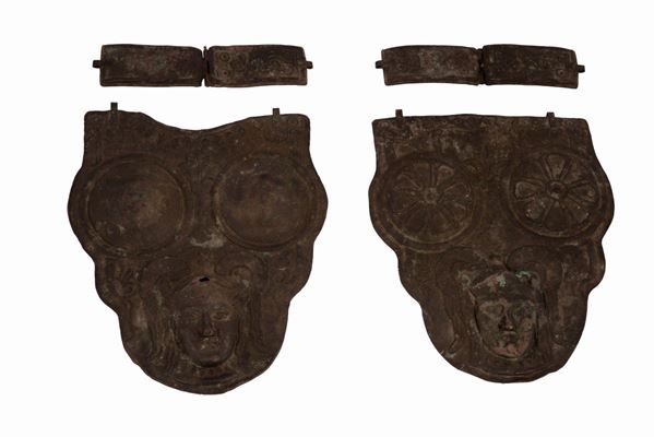 Manifattura italiana : Ancient armor  - Embossed bronze - Auction Auction: Paintings, Collectables and Antique Furniture - Gliubich Casa d'Aste