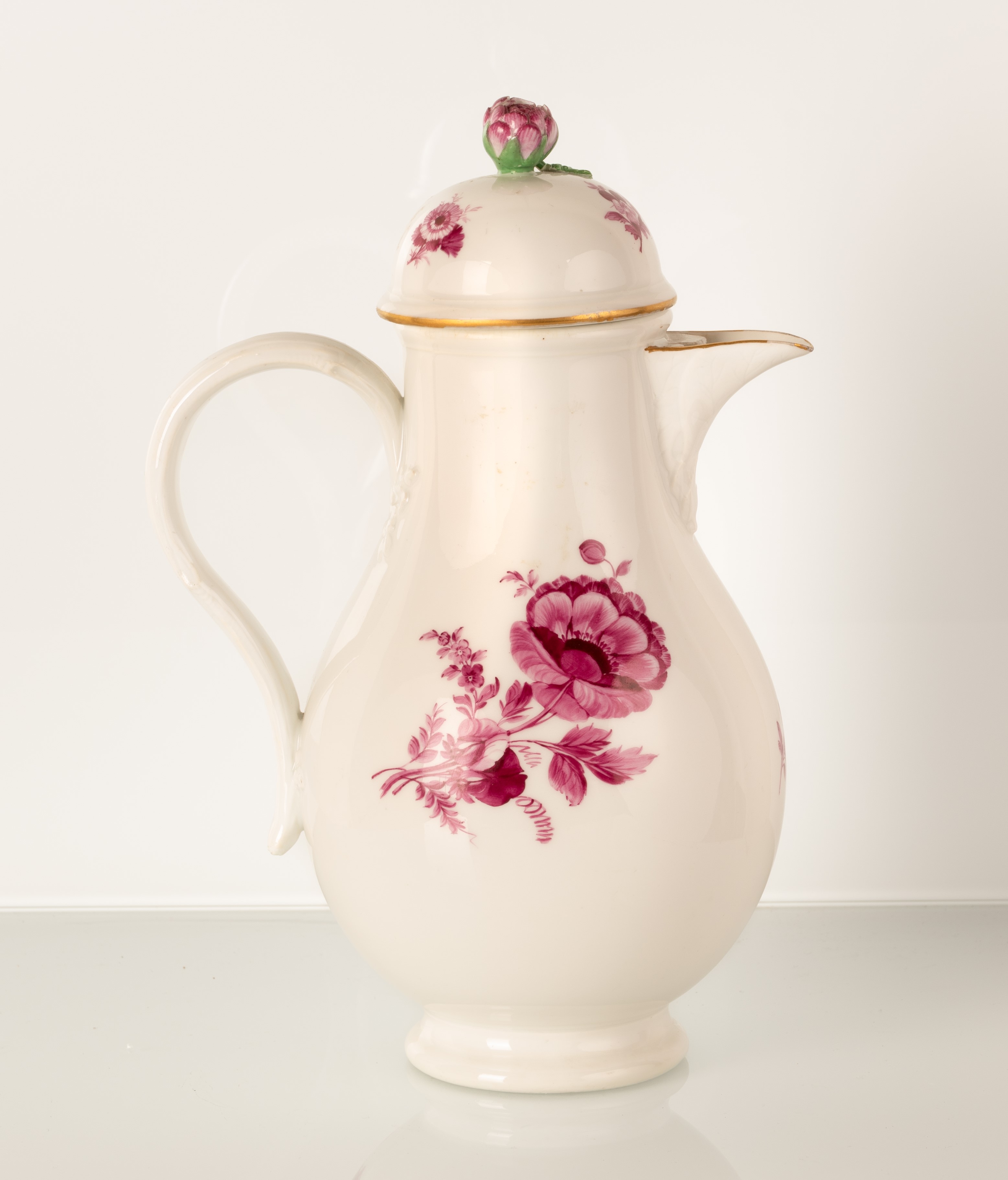 Caffettiera con decoro floreale in monocromia rossa. Manifattura Meissen Marcolini (1775-1780 ca)