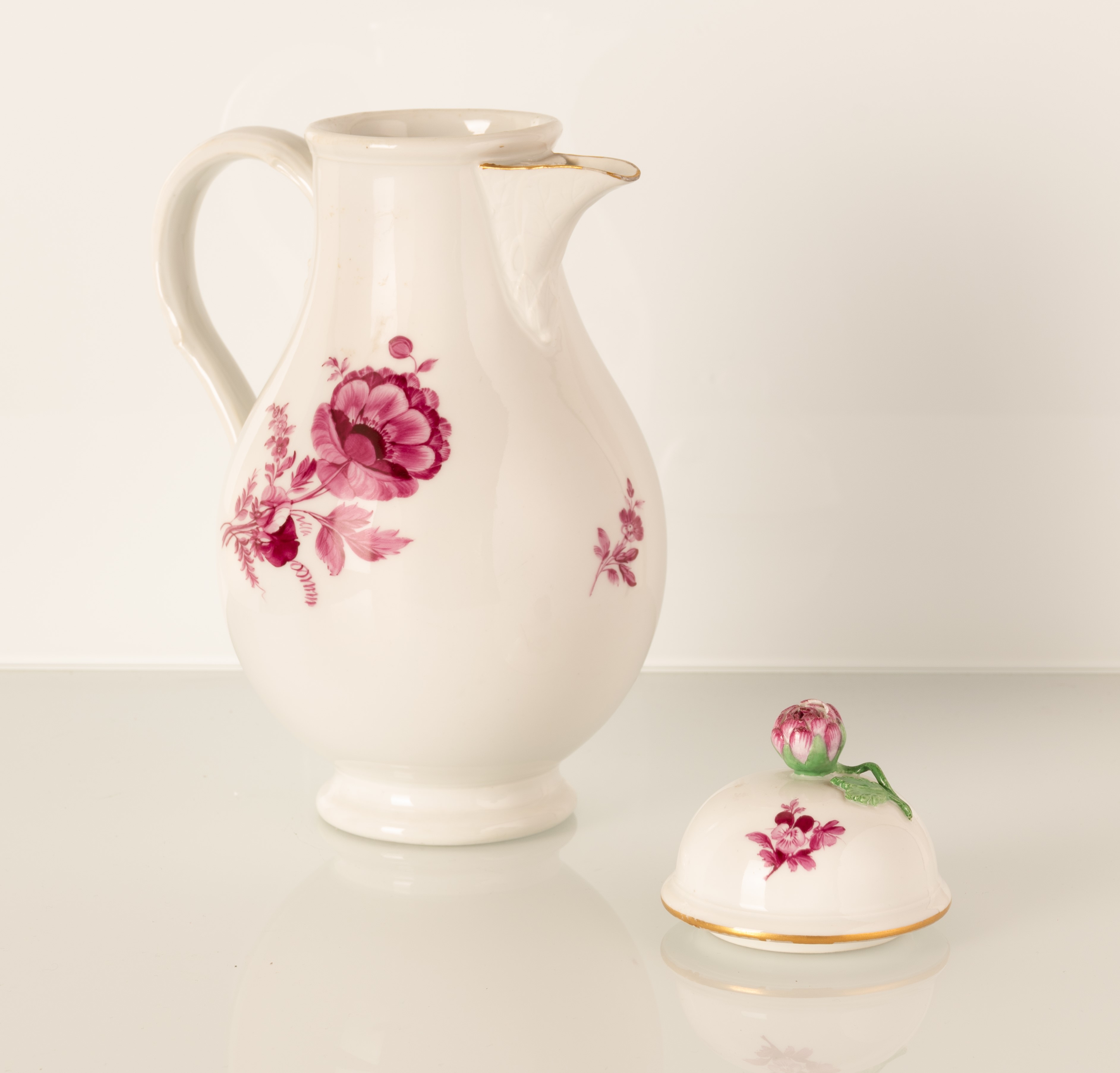 Caffettiera con decoro floreale in monocromia rossa. Manifattura Meissen Marcolini (1775-1780 ca)