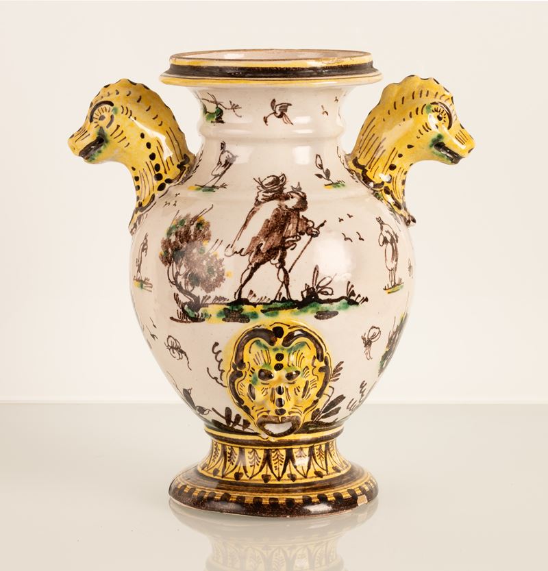 Vaso in maiolica biansato con anse modellate a forma di animali fantastici. Manifattura Savona, f...