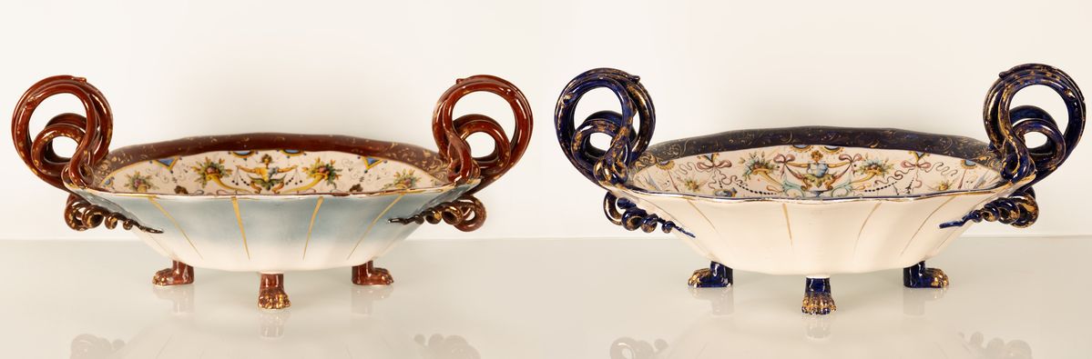 Coppia di centrotavola in maiolica con anse serpentiformi e zampe leonine. Manifattura A. Ciulli,...