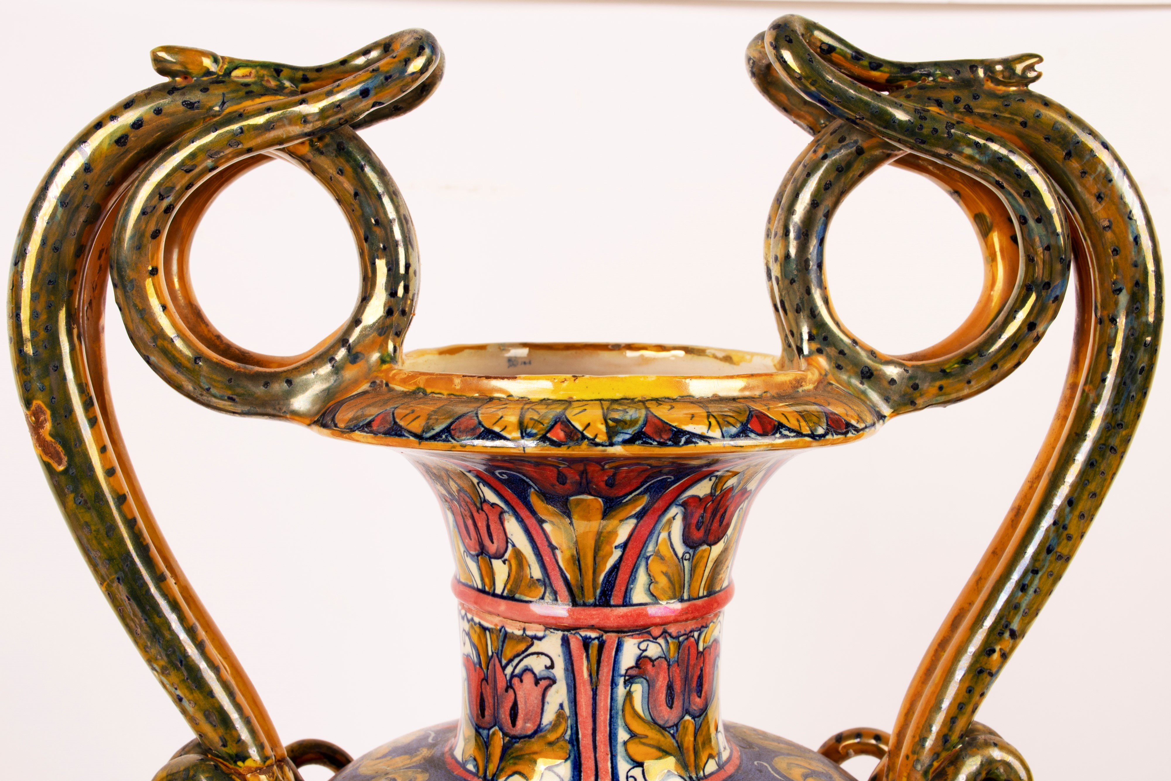 Grande vaso a lustro rosso e oro. Manifattura Gualdo Tadino, inizi del XX secolo.