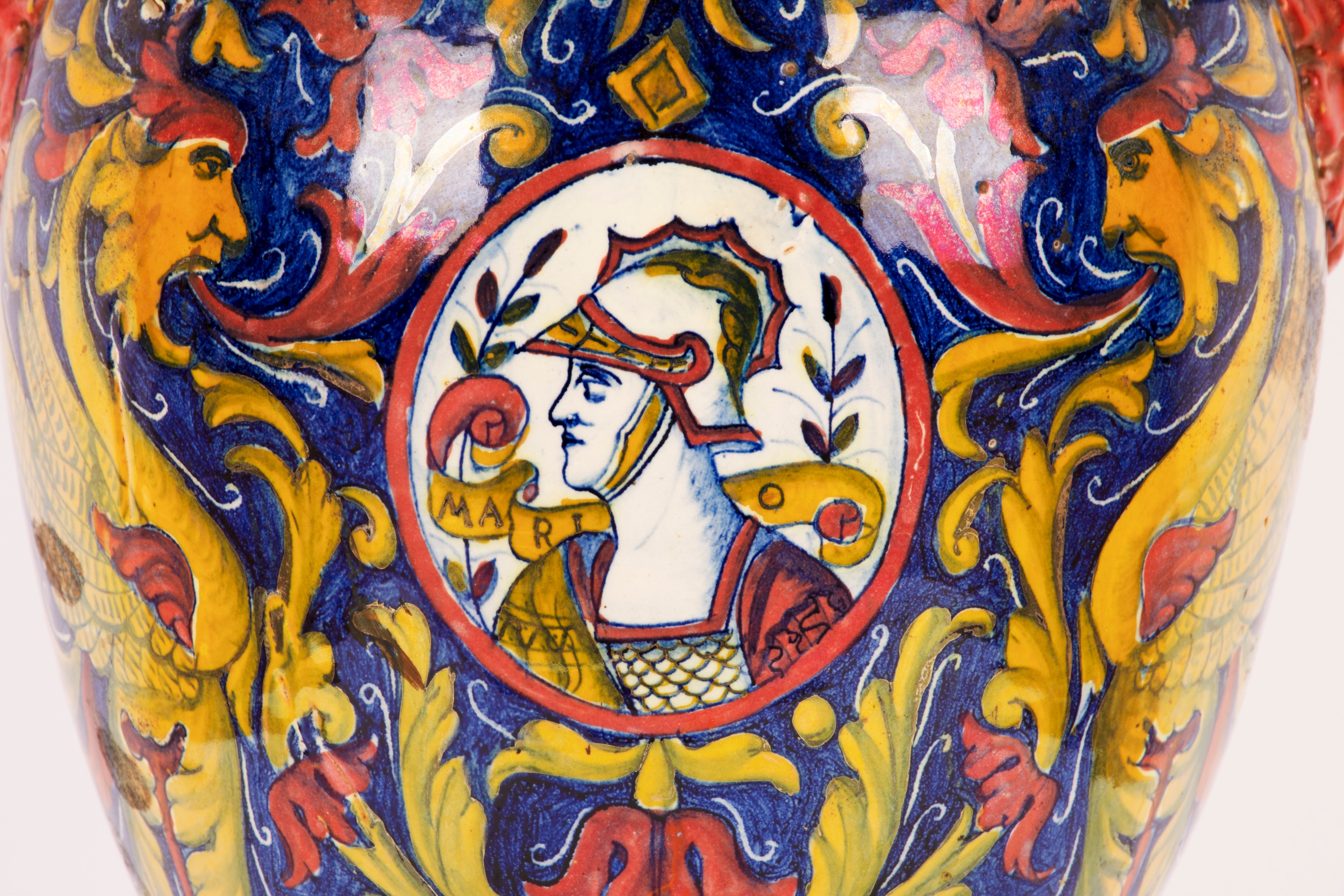 Grande vaso a lustro rosso e oro. Manifattura Gualdo Tadino, inizi del XX secolo.