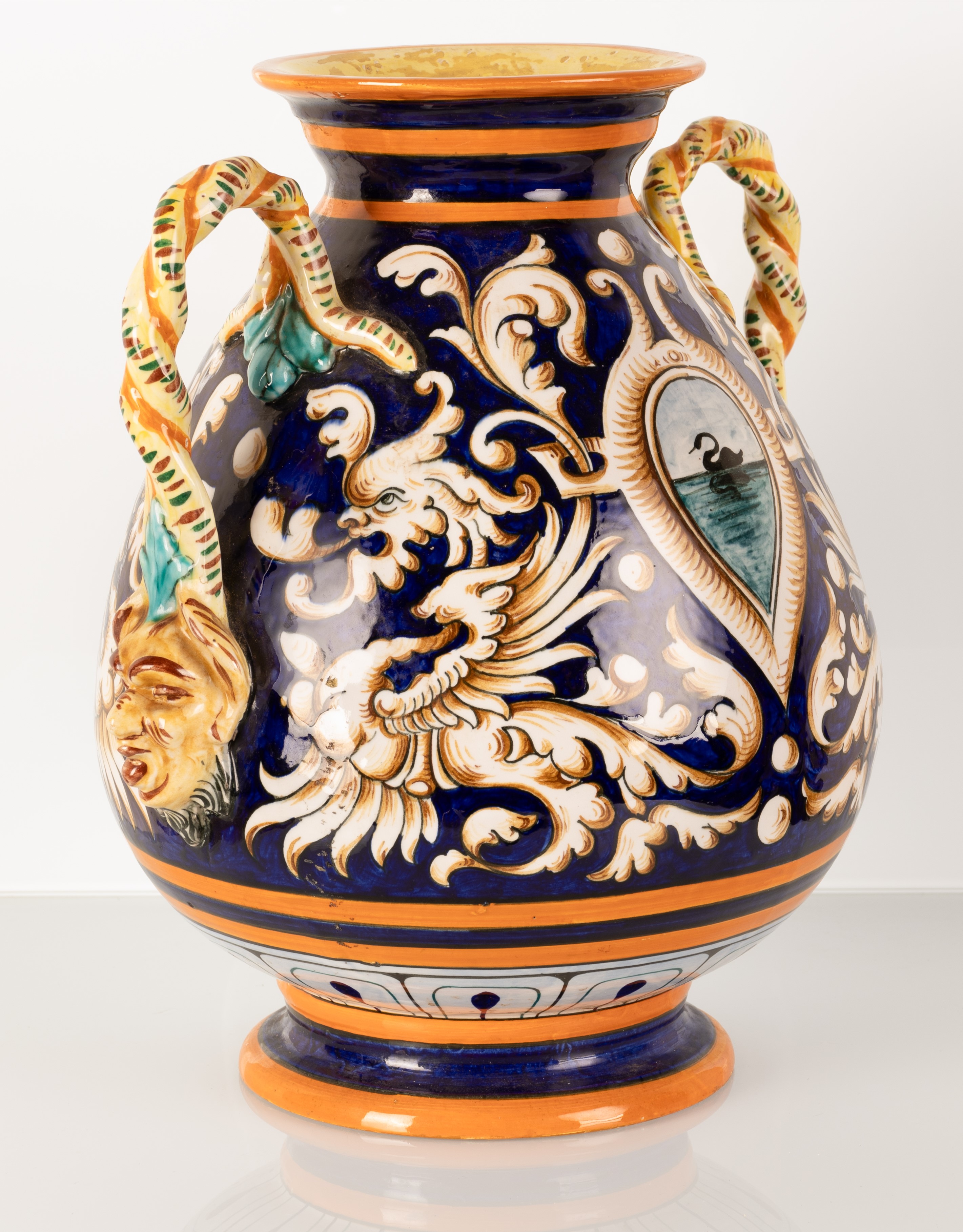 Vaso in maiolica biansato con anse ritorte terminanti a mascheroni antroomorfi. Manifattura Egist...