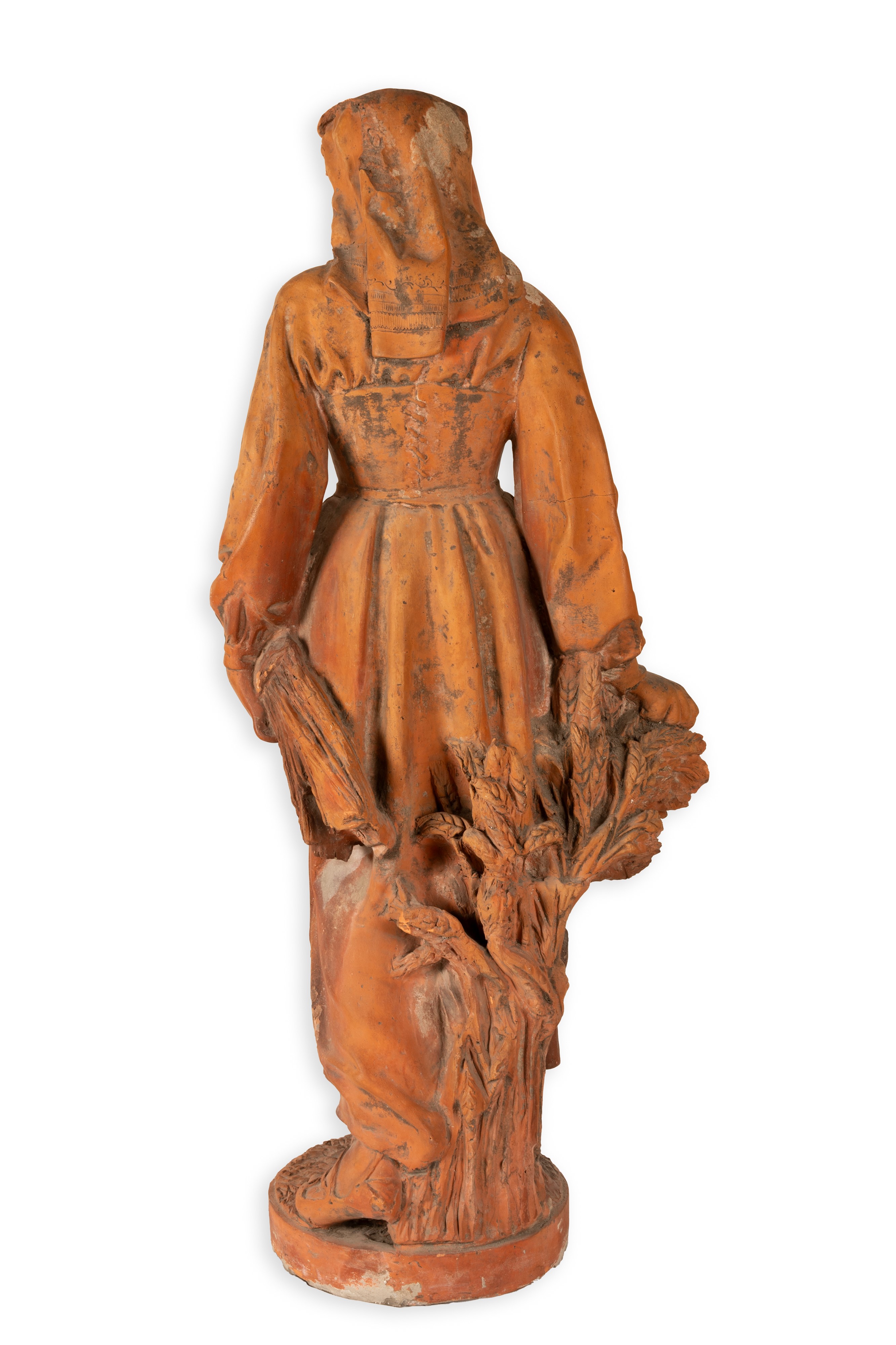 Grande scultura in terracotta. Contadina con fascio di spighe - Allegoria dell'estate