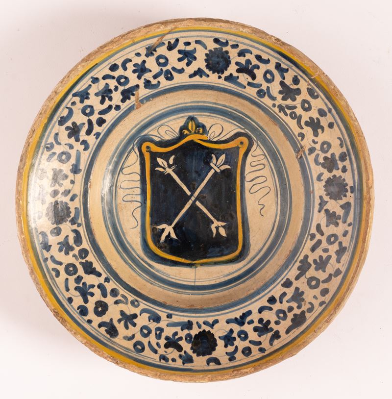 Piatto con Decoro Araldico.manifattura di Faenza del XVIII Secolo