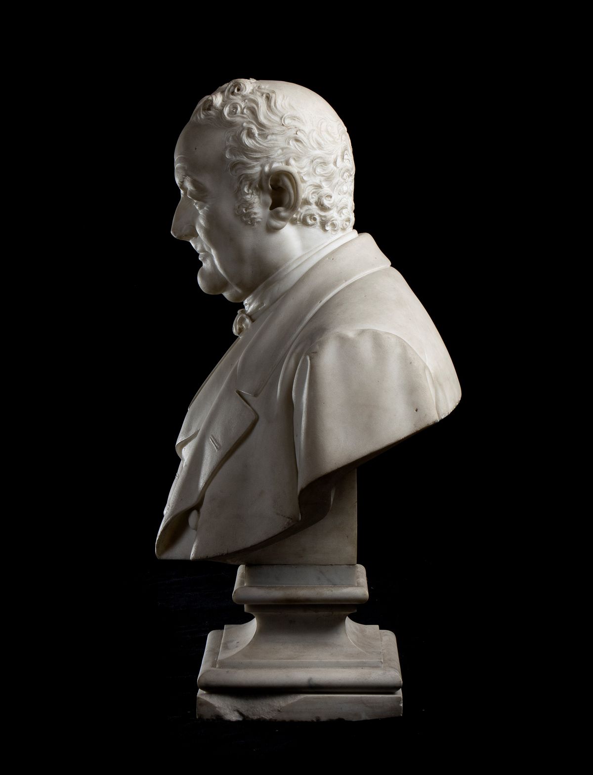 Busto virile in marmo bianco