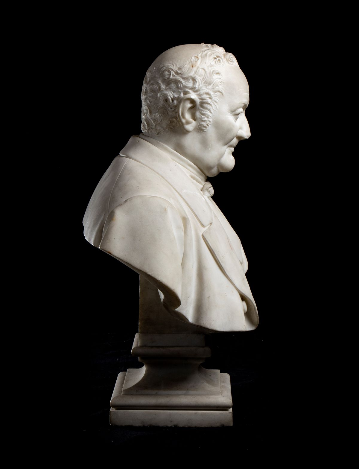 Busto virile in marmo bianco