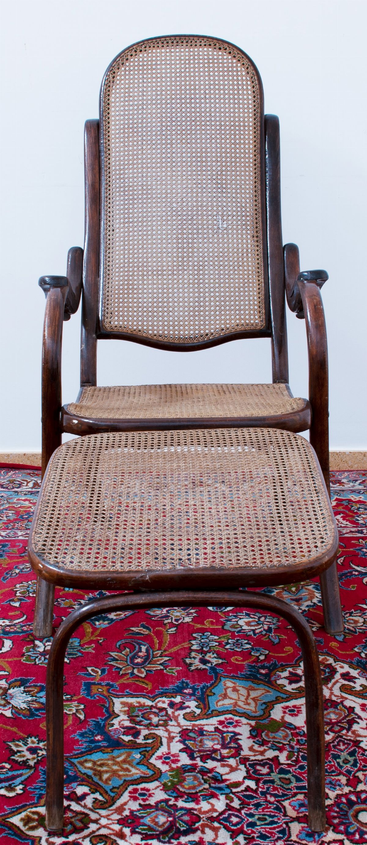 Chaise Longue Modello Thonet in Faggio Curvato al Vapore e Seduta in Paglia di Vienna