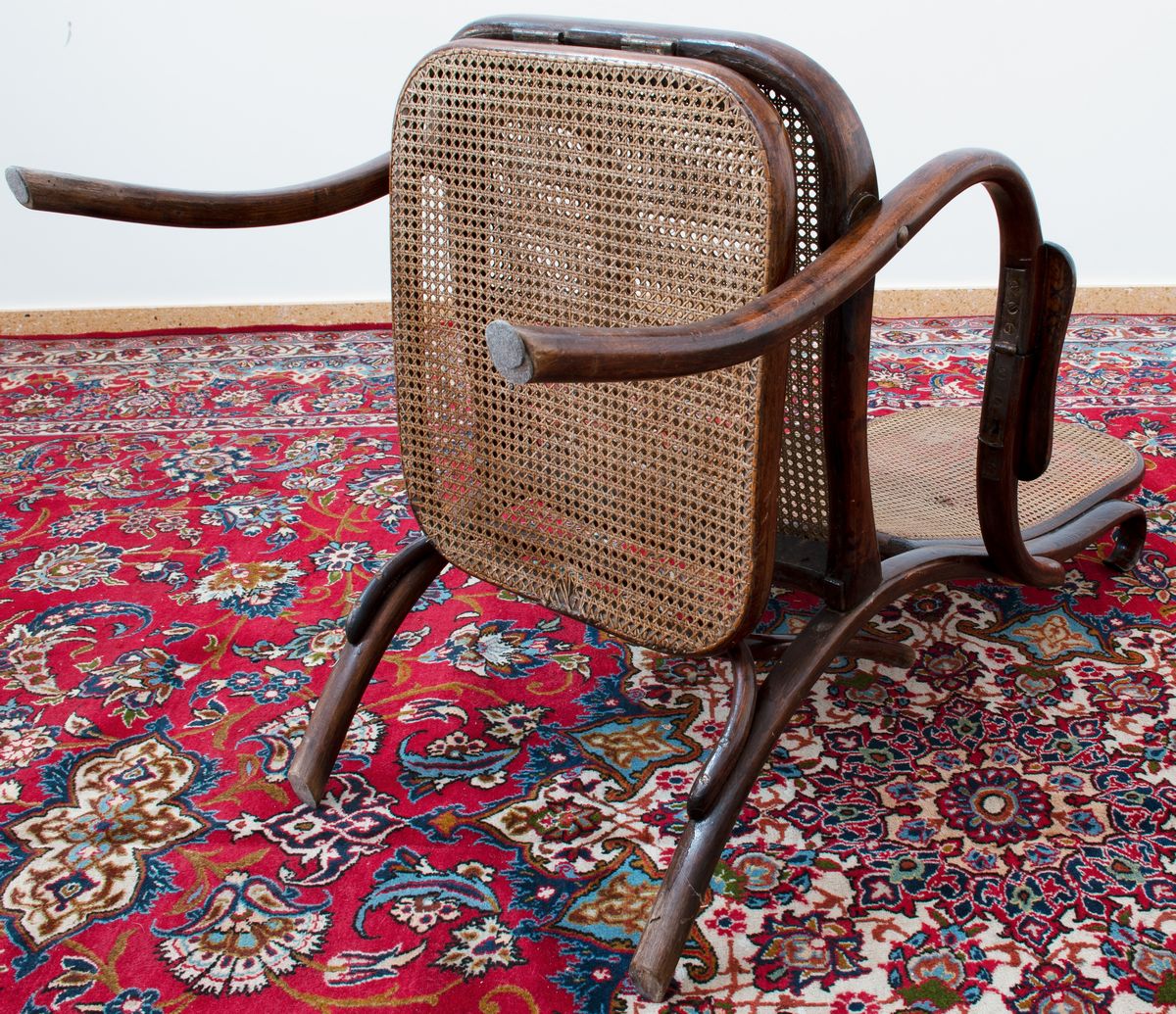 Chaise Longue Modello Thonet in Faggio Curvato al Vapore e Seduta in Paglia di Vienna
