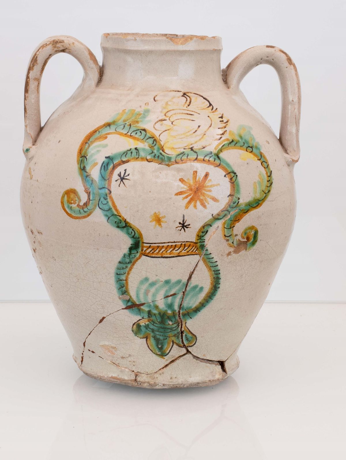 Orcio Biansato in Maiolica con Decoro in Bicromia Verde Ramina ed Arancio con Decoro a Stemma Gen...
