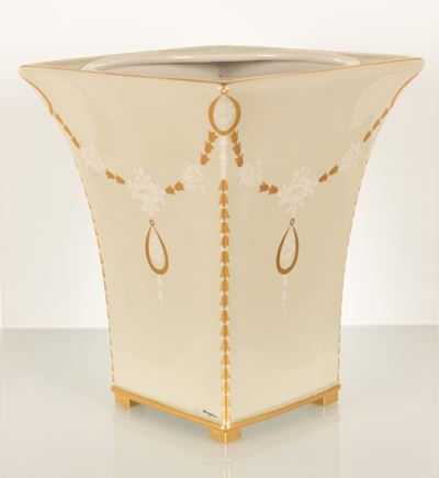 Grande Vaso con Decorazioni Festonate Oro. Porcellana Mangani.