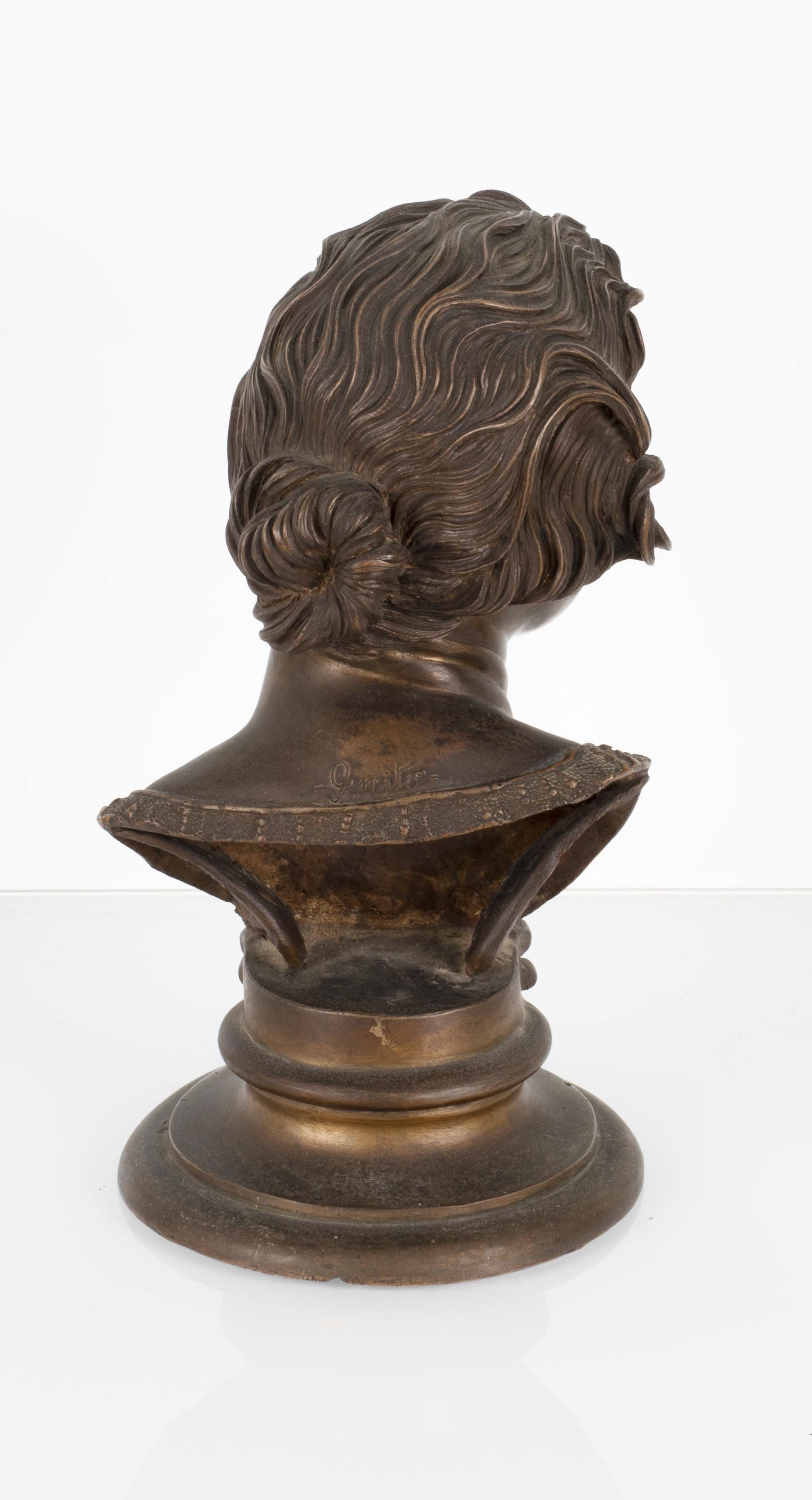 Piccola scultura in bronzo, busto di ragazza