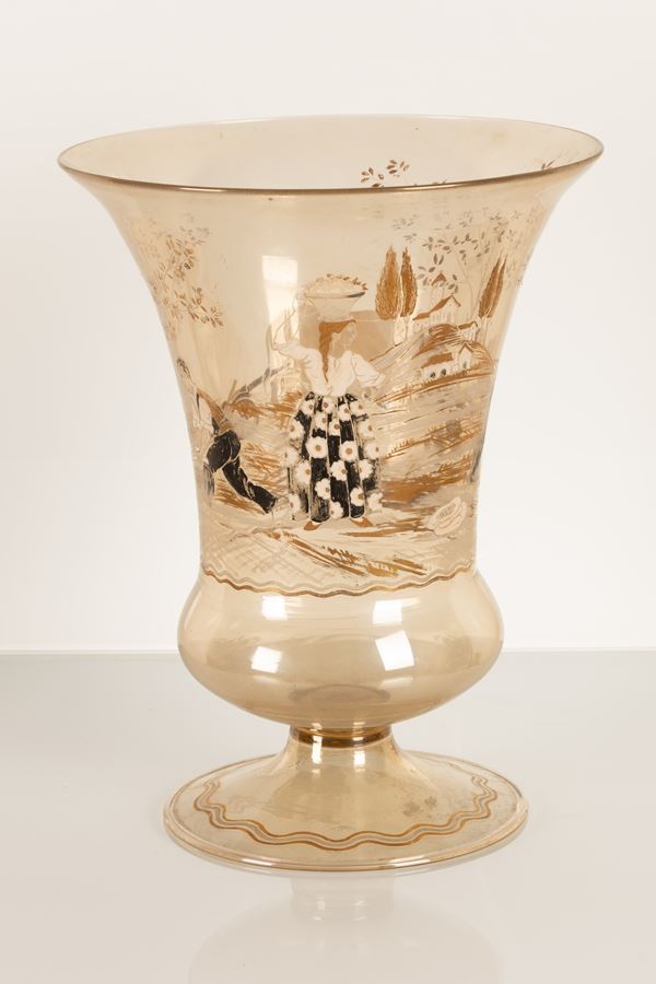Grande anfora in vetro con scene bucoliche in oro e manganese