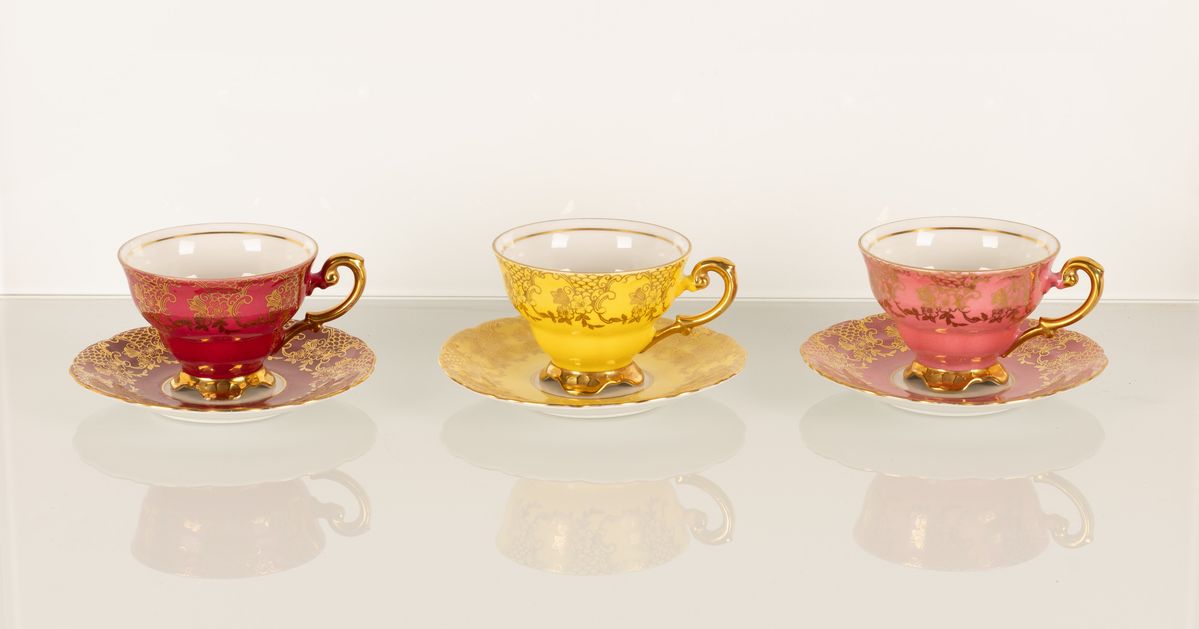 Set da Caffè Composto da 6 Tazzine e 6 Piattini in Porcellana Policroma e Oro. Mitterteich Bavari...