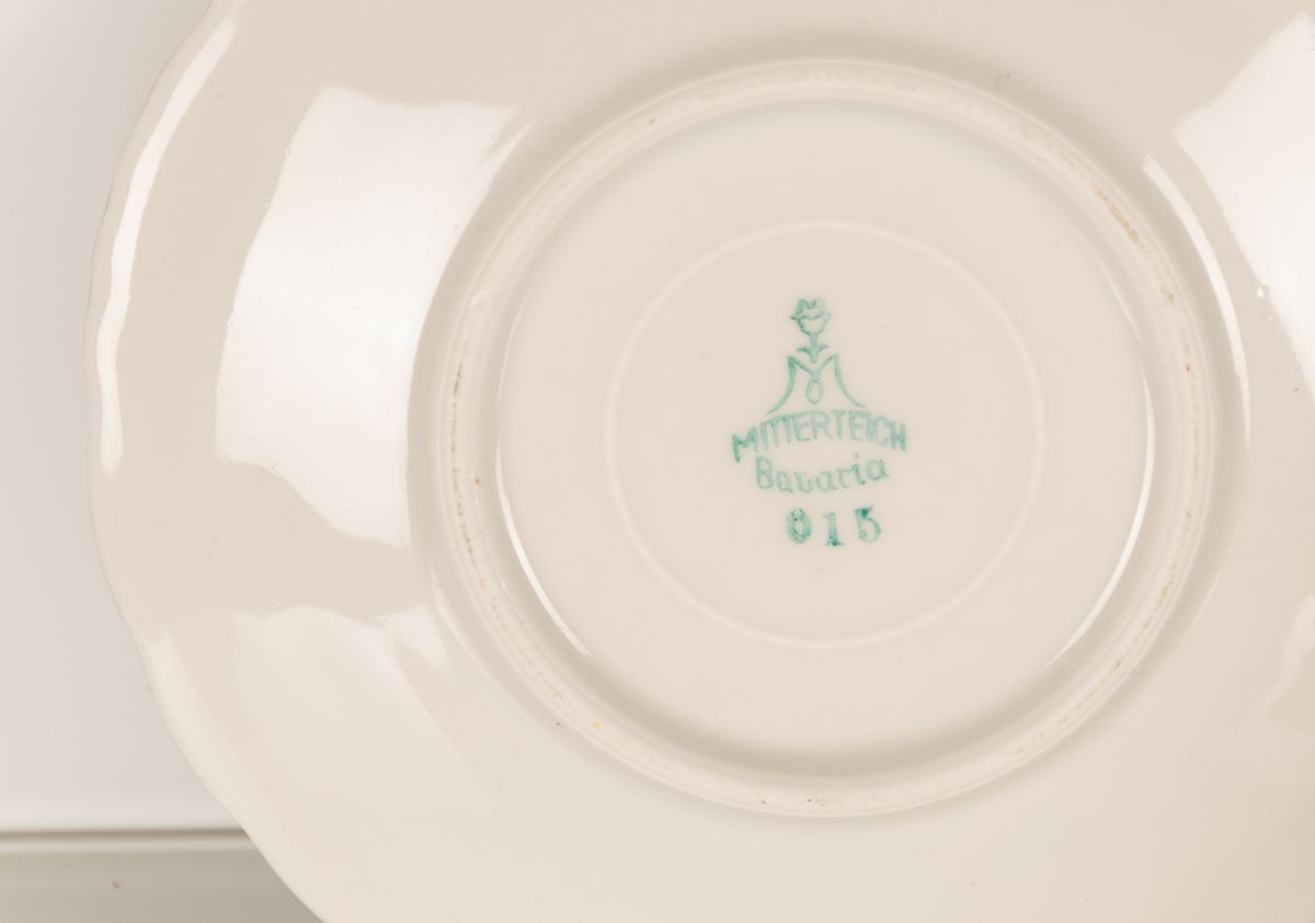Set da Caffè Composto da 6 Tazzine e 6 Piattini in Porcellana Policroma e Oro. Mitterteich Bavari...