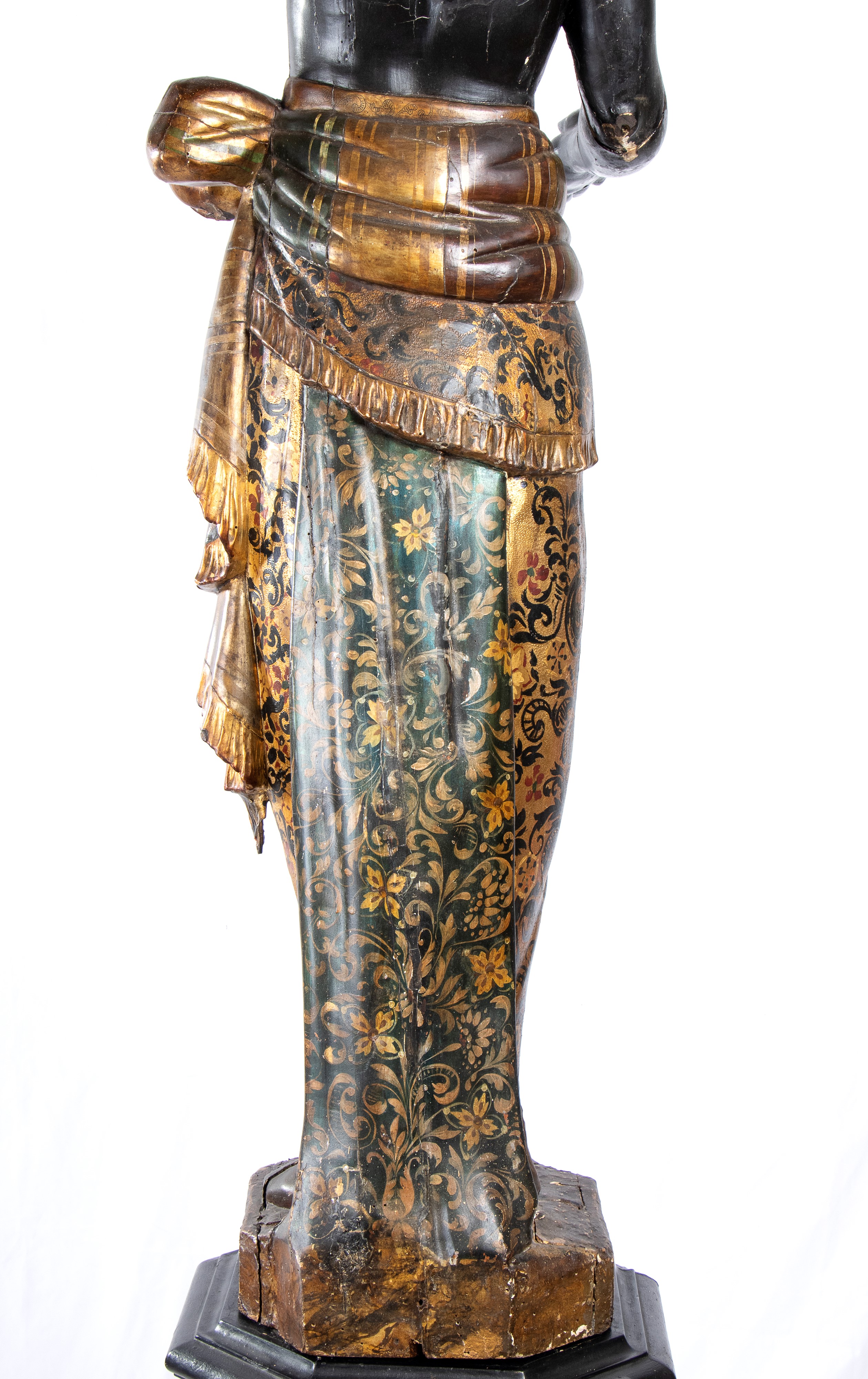Grande scultura in stile veneziano raffigurante moresca in legno policromo e dorato della fine de...