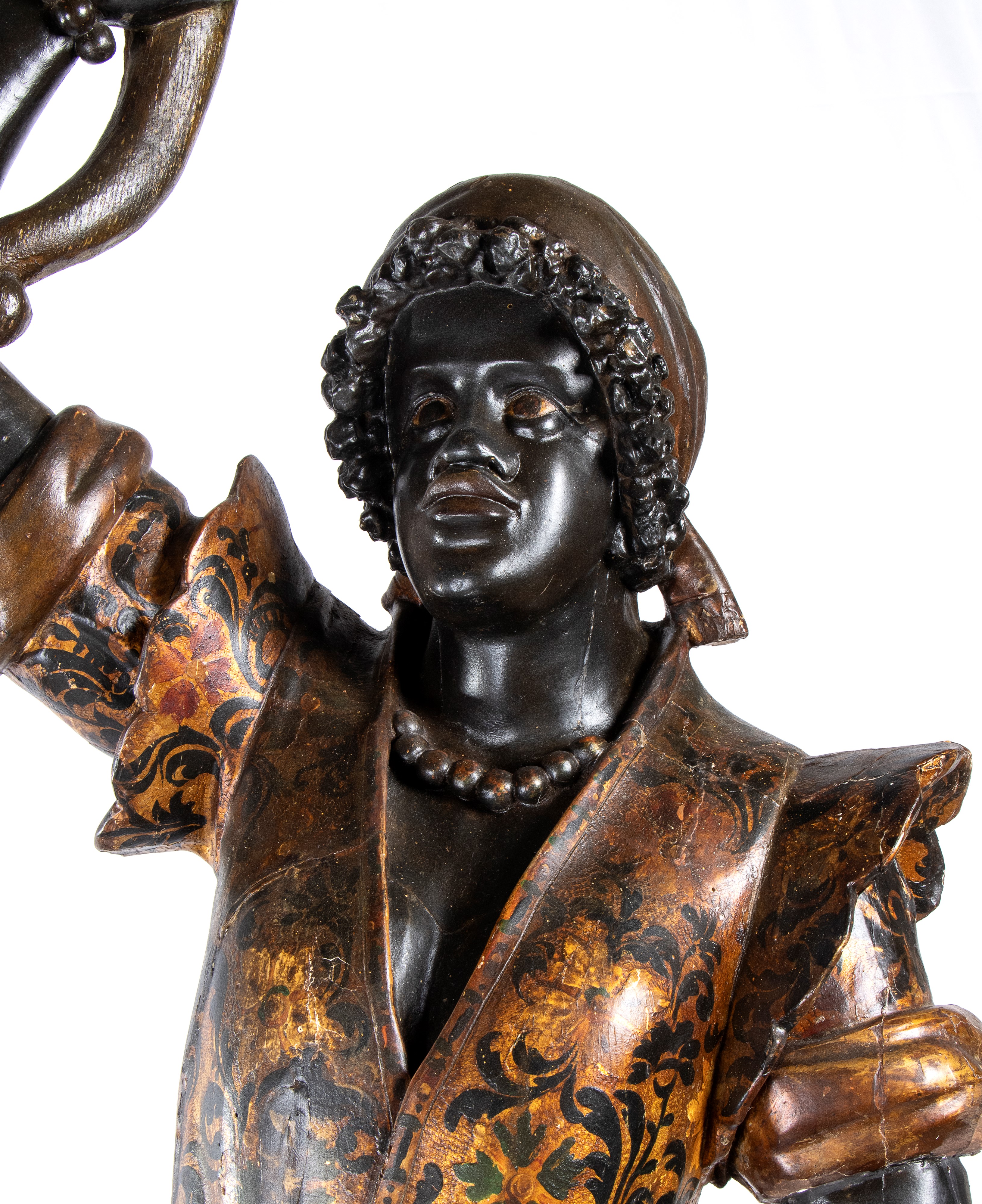 Grande scultura in stile veneziano raffigurante moresca in legno policromo e dorato della fine de...