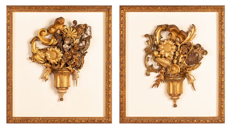 Coppia di fregi dorati con cornice