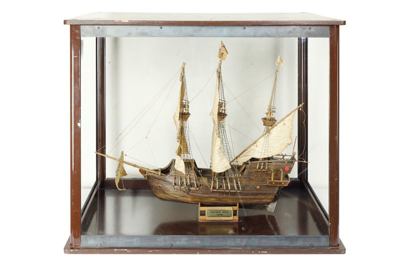 Modello di "galeone Golden Hind"