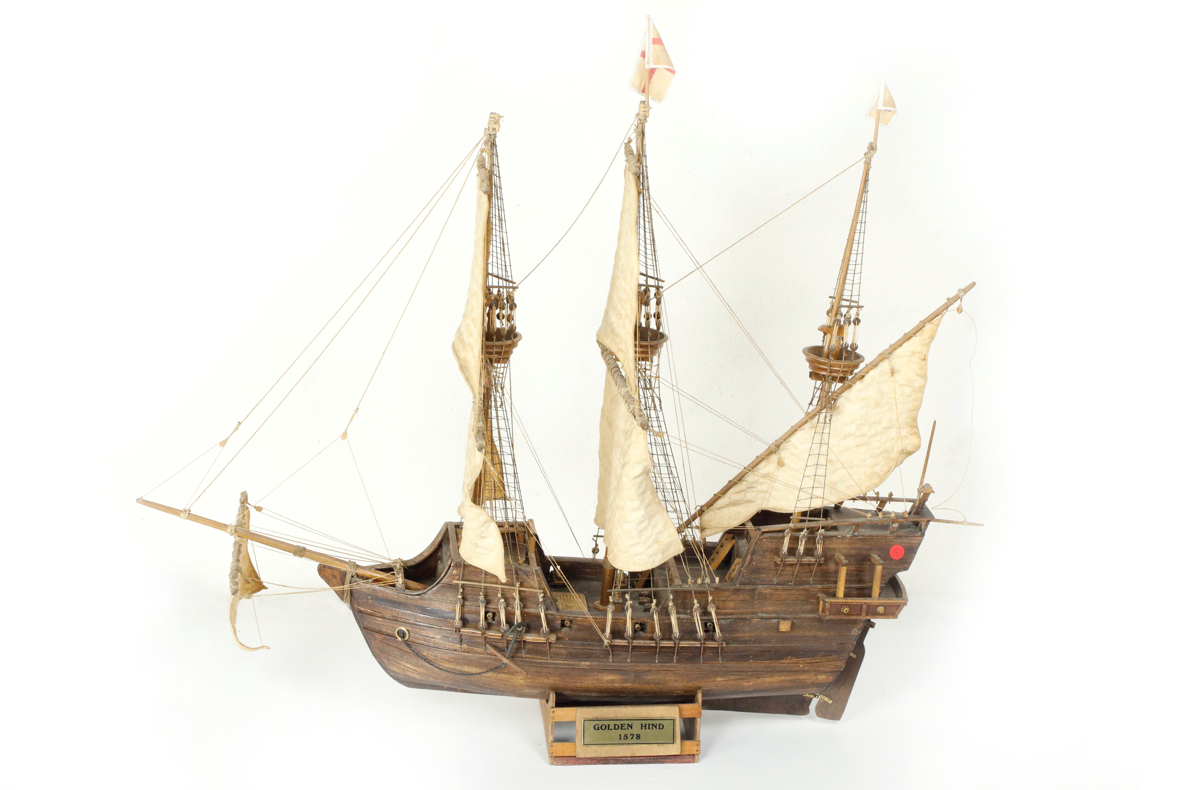 Modello di "galeone Golden Hind"