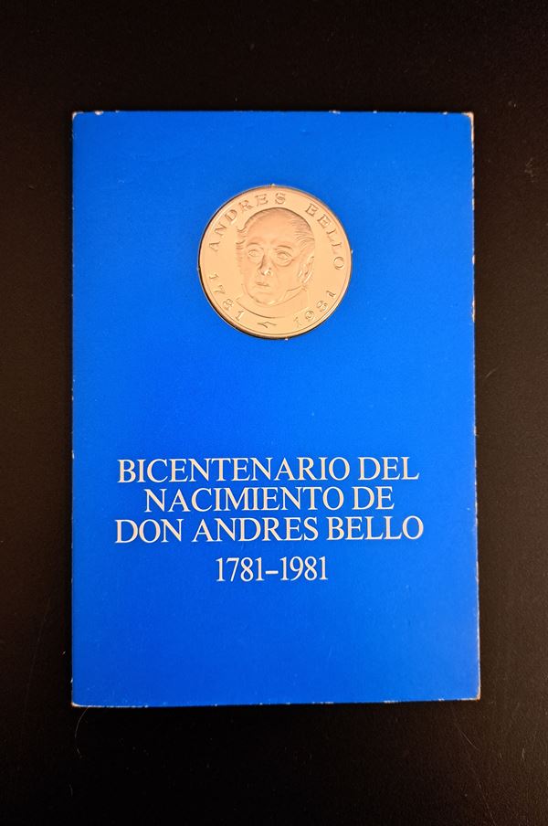 Due monete in argento in folder azzurro coniate in occasione del bicentenario della nascita di Don Andres Bello