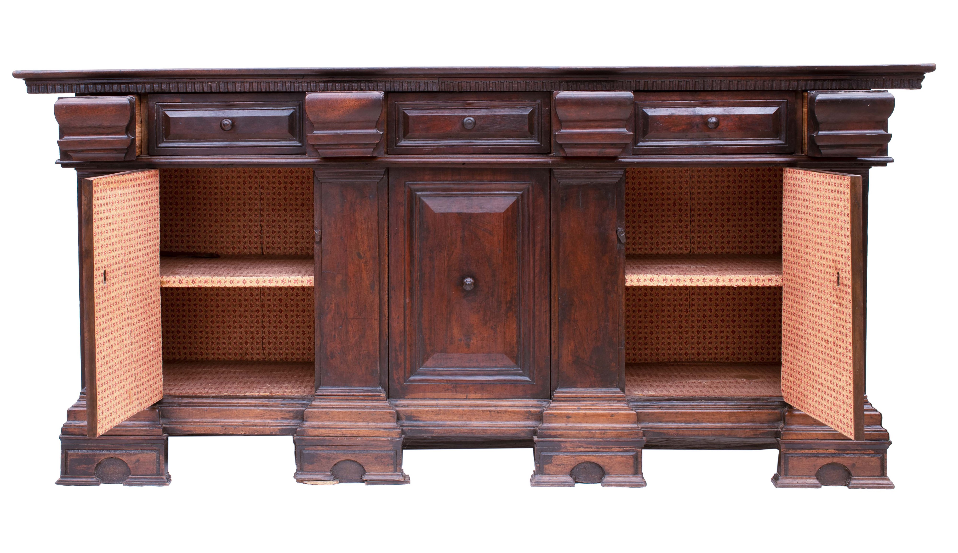 Grande credenza in noce XVII secolo- Nord Italia
