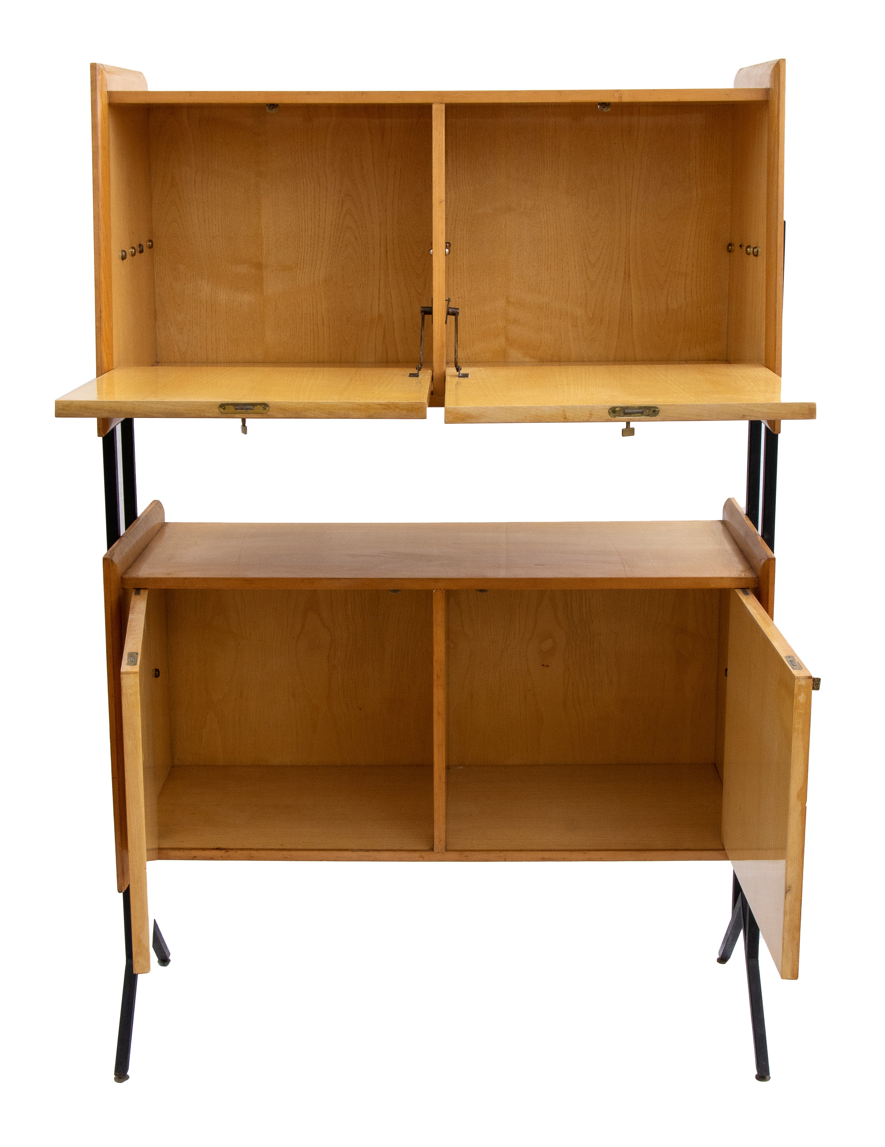 Credenza razionalista in legno di frassino, telaio in ferro laccato nero, a due livelli