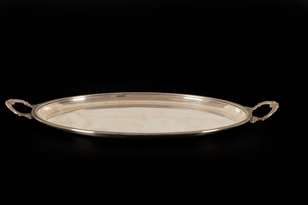 Vassoio ovale in argento con delicato decoro a unghiatura. 30PD, Fratelli Zaramella, Padova