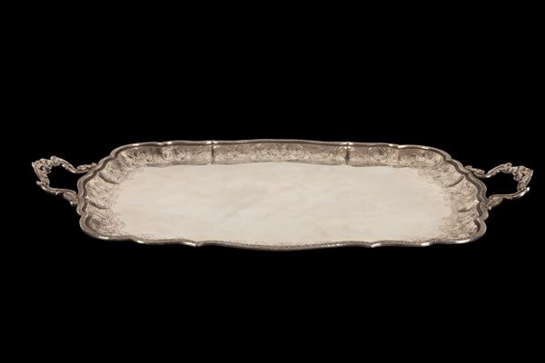 Vassoio con decoro fogliato in argento 800. 81MI, Vallè e Gadini, Milano)
