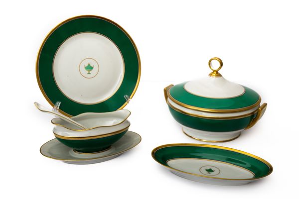 Servizio di piatti Ginori collezione Contessa in fine porcellana bianca, decoro verde smeraldo e preziosa filettatura in oro zecchino