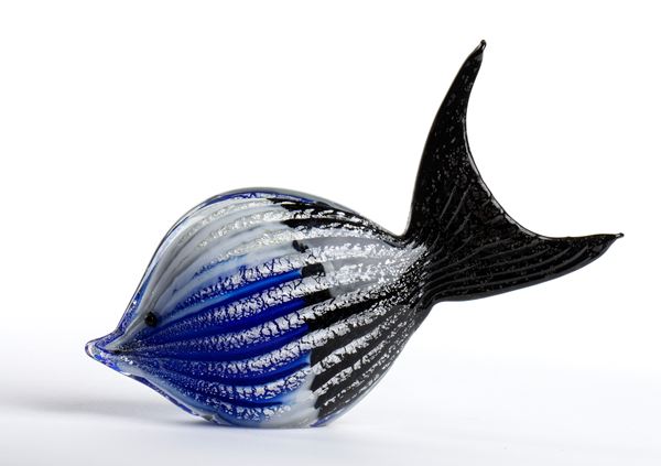Small fish-shaped sculpture in Murano glass