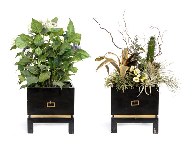 Pair of black lacquered vase stand with brass inserts