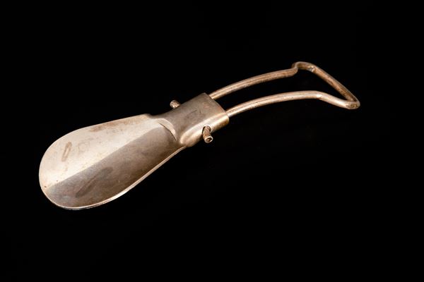 Calzante da taschino in argento 800/000  - Auction Asta a Tempo: Argenti, Accendini e Penne - Gliubich Casa d'Aste