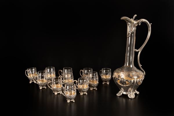 Lotto di una bottiglia e undici bicchierini Art Nouveau in cristallo e argento. Punzone 800 AG.