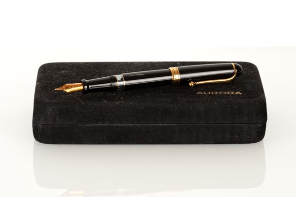 Penna stilografica Aurora 88 in resina con pennino in oro 14 carati